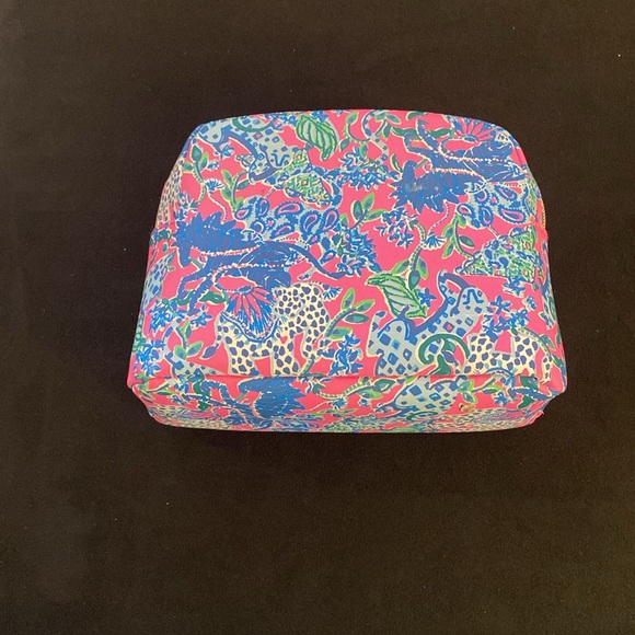 Lily Pulitzer Swim Suit Cover Up w Hood & makeup case - Picture 8 of 12